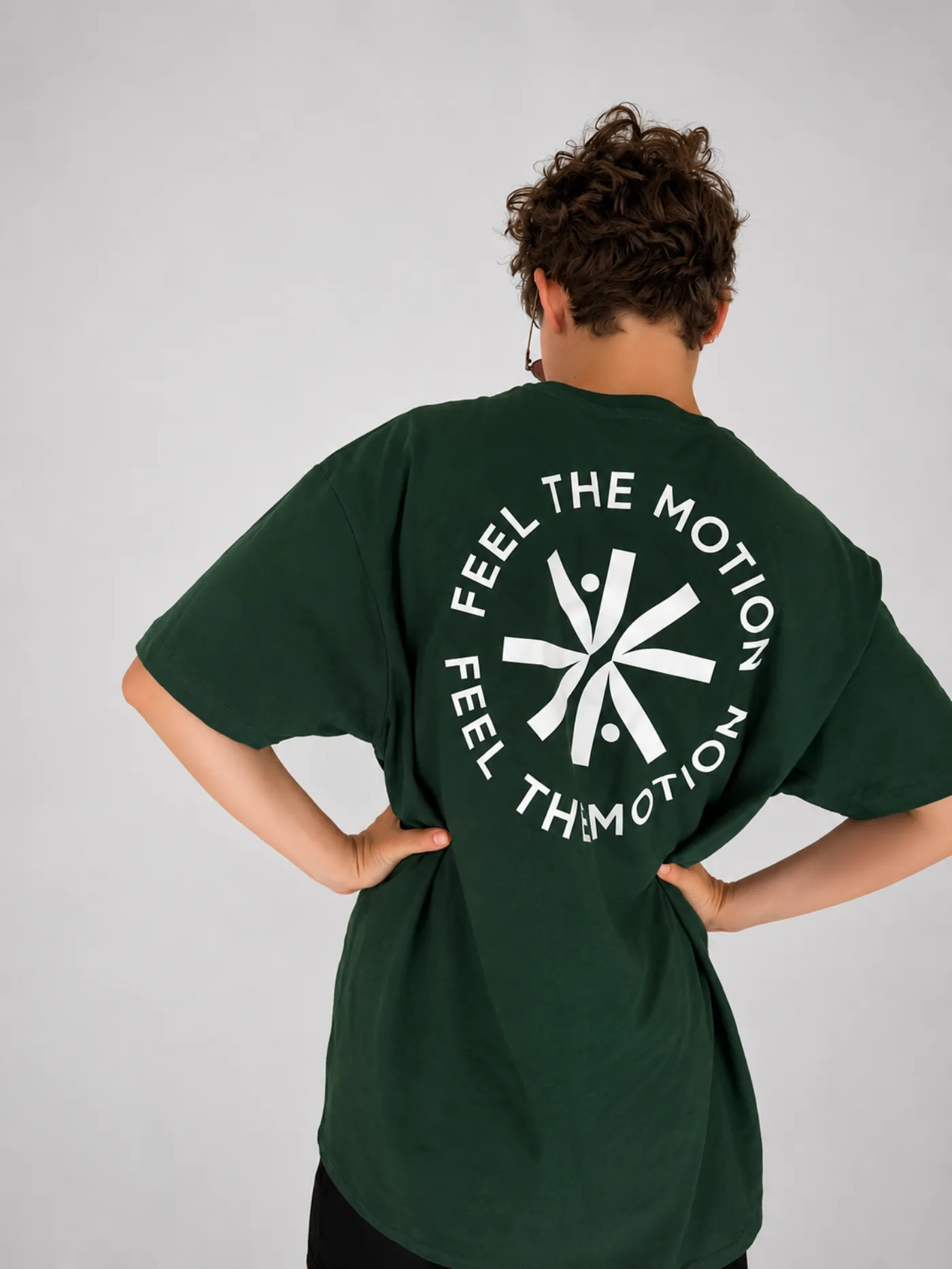 T-shirt manches courtes vert bouteille Feel The Motion, porté de dos